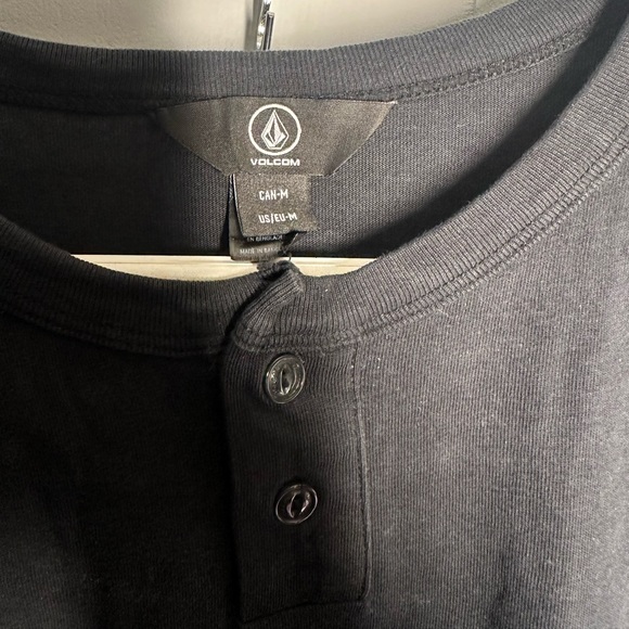 Volcom Long Sleeve - Picture 2 of 2